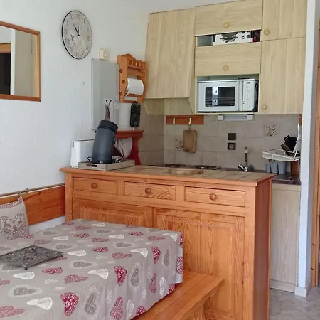 2 Pieces Avec Terrasse, Proche Navettes Et Jardins D'enfants, Quartier Calme - Fr-1-676-155 *